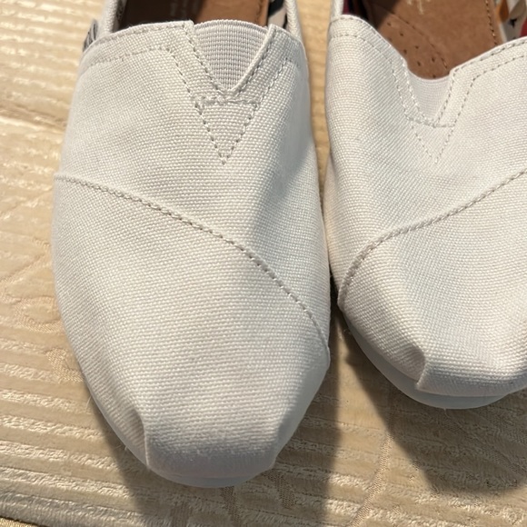 NWT Tom’s shoes - Picture 5 of 8